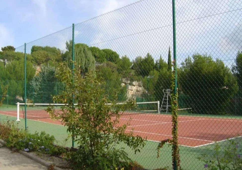 Superbe Appartement Piscine, Tennis, Vue Mer Et Decore Avec Gout Cassis 0*,  France